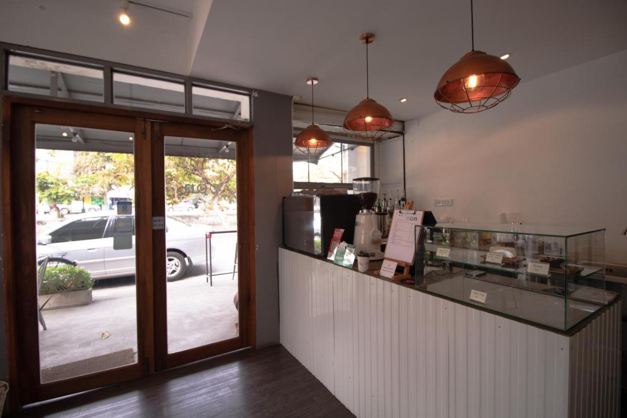 Oon Poshtel X Cafe Hostel Chiang Mai Luaran gambar